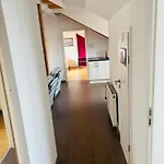 Mit Schoener Aussicht Auf Den Grossen Feldberg & Burg Koenigstein & Frei Parkplatz Auf Strassenseite Lejlighed