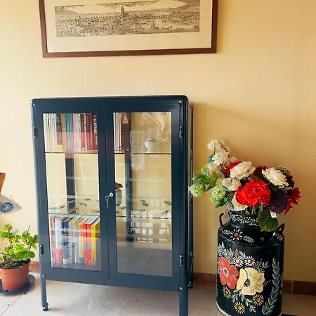 Mit Schoener Aussicht Auf Den Grossen Feldberg & Burg Koenigstein & Frei Parkplatz Auf Strassenseite