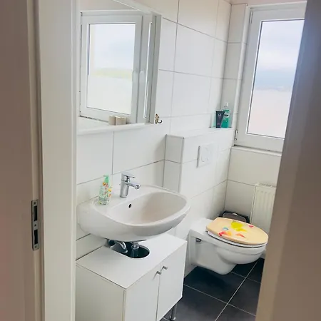 Apartamento Mit Schoener Aussicht Auf Den Grossen Feldberg & Burg Koenigstein & Frei Parkplatz Auf Strassenseite Kelkheim
