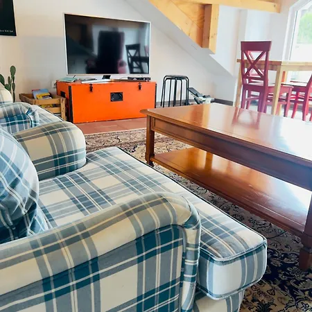 Mit Schoener Aussicht Auf Den Grossen Feldberg & Burg Koenigstein & Frei Parkplatz Auf Strassenseite Apartamento *