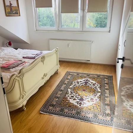 Mit Schoener Aussicht Auf Den Grossen Feldberg & Burg Koenigstein & Frei Parkplatz Auf Strassenseite Kelkheim