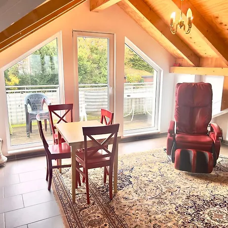 Mit Schoener Aussicht Auf Den Grossen Feldberg & Burg Koenigstein & Frei Parkplatz Auf Strassenseite Apartamento Kelkheim