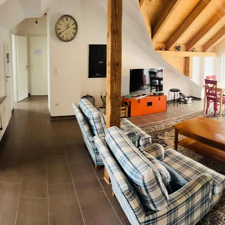 Mit Schoener Aussicht Auf Den Grossen Feldberg & Burg Koenigstein & Frei Parkplatz Auf Strassenseite Apartamento Kelkheim