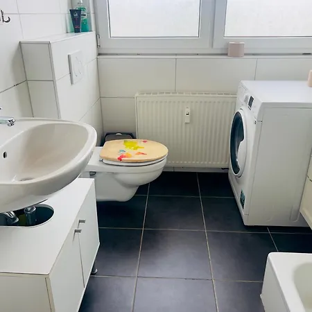 Mit Schoener Aussicht Auf Den Grossen Feldberg & Burg Koenigstein & Frei Parkplatz Auf Strassenseite Apartamento *