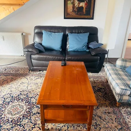 Mit Schoener Aussicht Auf Den Grossen Feldberg & Burg Koenigstein & Frei Parkplatz Auf Strassenseite Apartamento