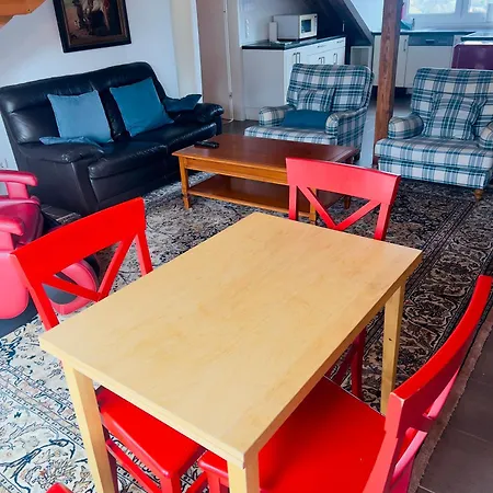 Mit Schoener Aussicht Auf Den Grossen Feldberg & Burg Koenigstein & Frei Parkplatz Auf Strassenseite Apartamento *