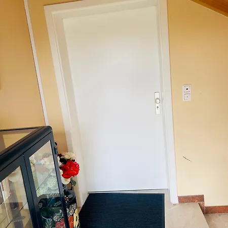 Mit Schoener Aussicht Auf Den Grossen Feldberg & Burg Koenigstein & Frei Parkplatz Auf Strassenseite Apartamento *