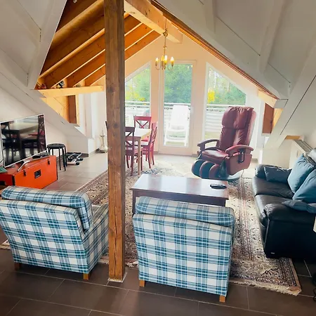 Mit Schoener Aussicht Auf Den Grossen Feldberg & Burg Koenigstein & Frei Parkplatz Auf Strassenseite Apartamento *