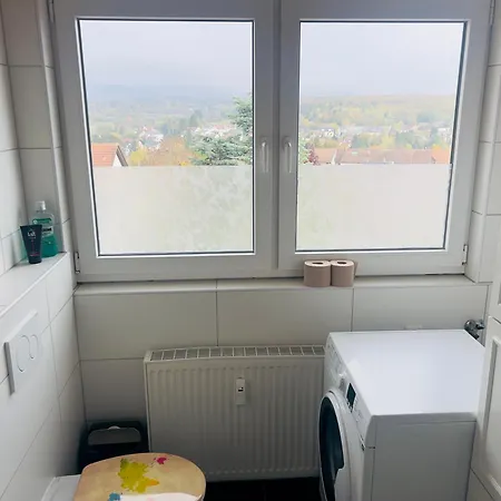 Mit Schoener Aussicht Auf Den Grossen Feldberg & Burg Koenigstein & Frei Parkplatz Auf Strassenseite ケルクハイム（タウヌス）
