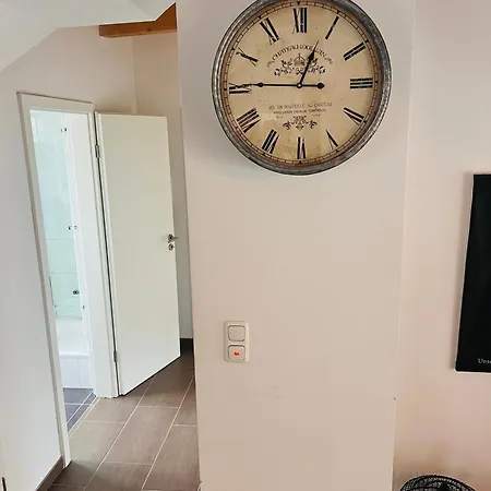 Mit Schoener Aussicht Auf Den Grossen Feldberg & Burg Koenigstein & Frei Parkplatz Auf Strassenseite Kelkheim