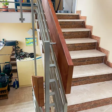 Mit Schoener Aussicht Auf Den Grossen Feldberg & Burg Koenigstein & Frei Parkplatz Auf Strassenseite Kelkheim