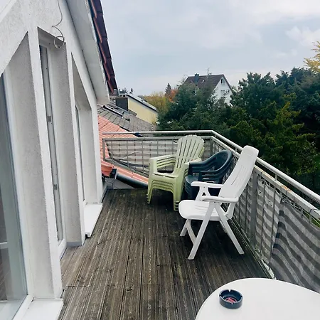 Mit Schoener Aussicht Auf Den Grossen Feldberg & Burg Koenigstein & Frei Parkplatz Auf Strassenseite アパート *