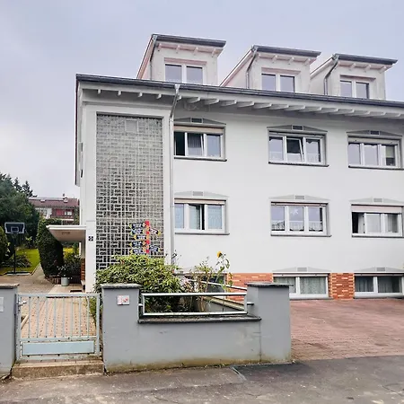 Apartamento Mit Schoener Aussicht Auf Den Grossen Feldberg & Burg Koenigstein & Frei Parkplatz Auf Strassenseite *