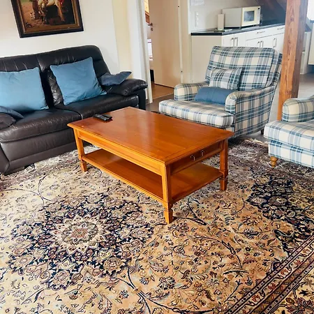 Mit Schoener Aussicht Auf Den Grossen Feldberg & Burg Koenigstein & Frei Parkplatz Auf Strassenseite Apartamento Kelkheim