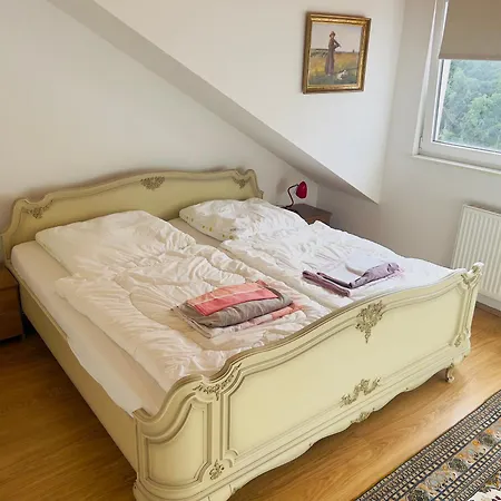 Mit Schoener Aussicht Auf Den Grossen Feldberg & Burg Koenigstein & Frei Parkplatz Auf Strassenseite * Kelkheim