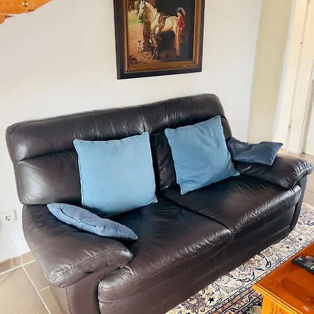 Apartamento Mit Schoener Aussicht Auf Den Grossen Feldberg & Burg Koenigstein & Frei Parkplatz Auf Strassenseite *